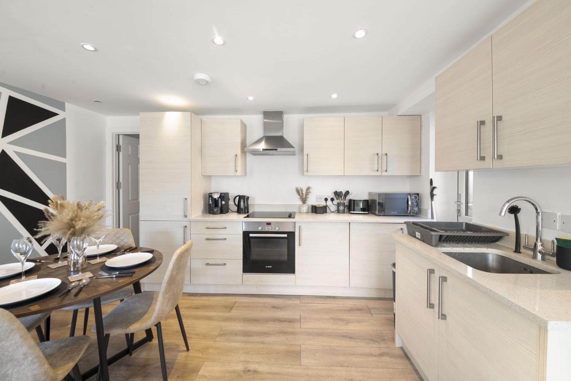 2 Bdr, Wembley Stadium, Parking, Family Friendly Apartment